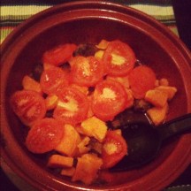 Rundvleestajine met zoete aardappel en tomaat