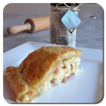 Hartige taart van bladerdeeg en knolselderij