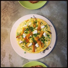 frittata met geroosterde paprika en feta
