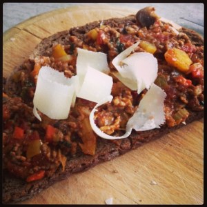 Bolognese saus op broodn